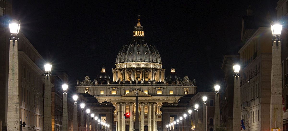 Cupola della Basilica vaticana di notte