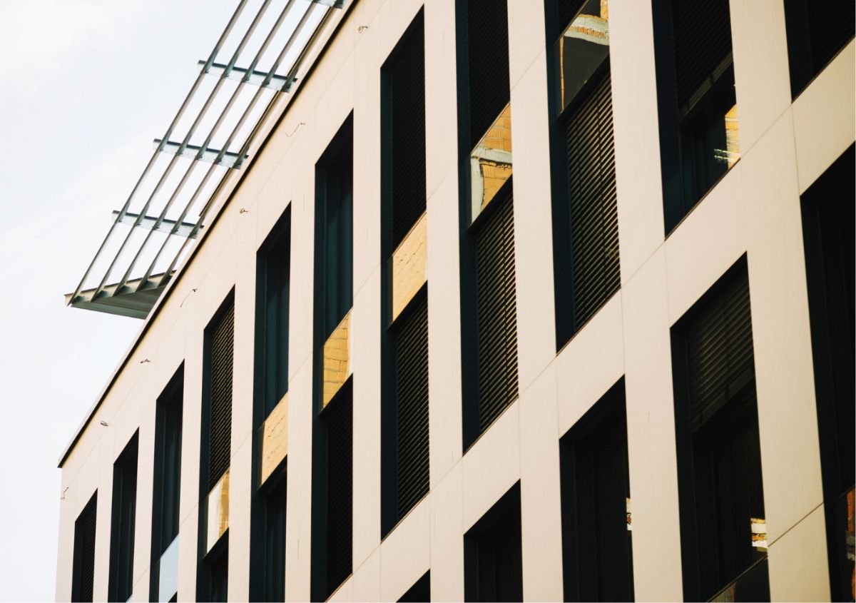 Facciata a doppia pelle continua o a celle