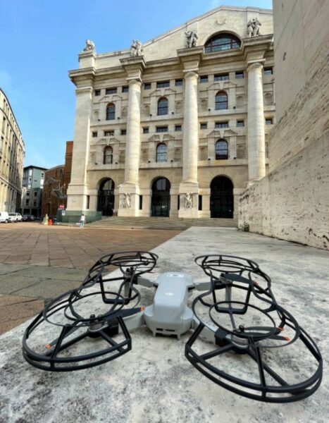 Drone per la verifica palazzo Mezzanotte