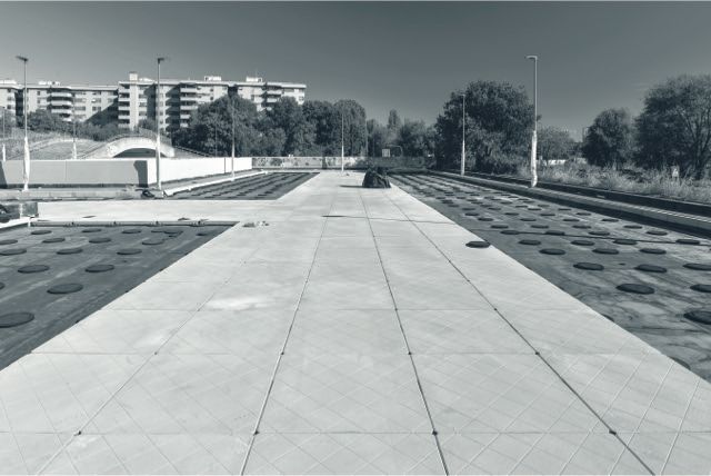 Pavimentazione carrabile galleggiante per il tetto parcheggio della stazione Bisceglie