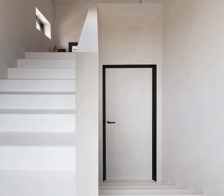 Il minimalismo fin dalla porta di entrata