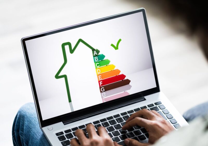 Efficienza energetica degli edifici, nel 2025 quasi un APE su due è in classe F o G
