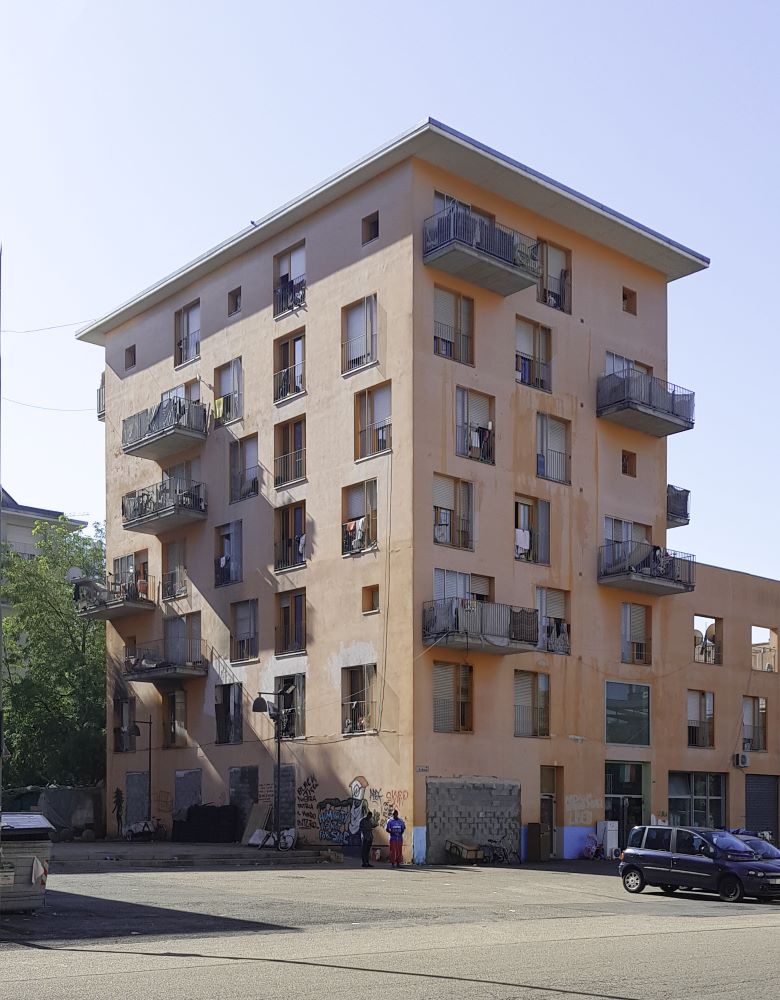 Le condizioni dell'edificio dell'ex villaggio olimpico di Torino prima dell'intervento di riqualificazione