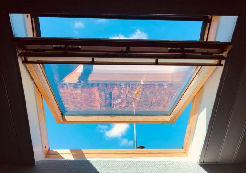 Finestre da tetto e lucernari: differenze, vantaggi e come installarli