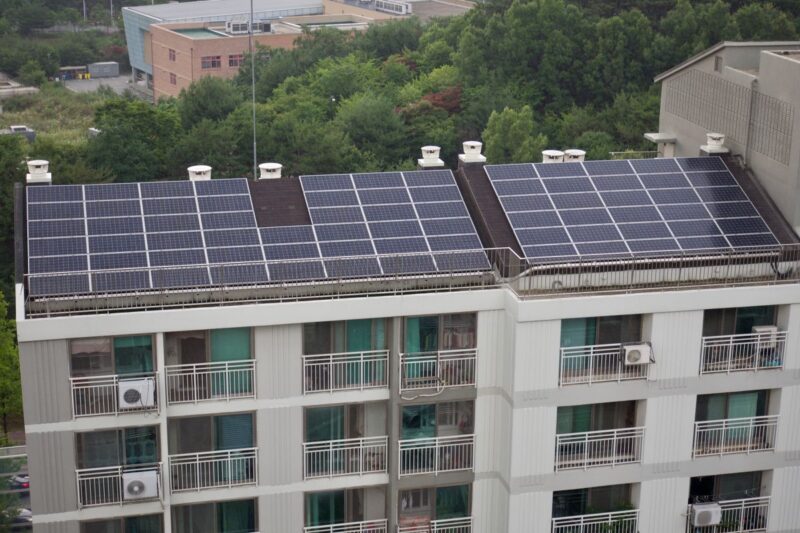 Fotovoltaico, sentenza decisiva per i condomini: sì ai pannelli anche senza l’ok dell’assemblea