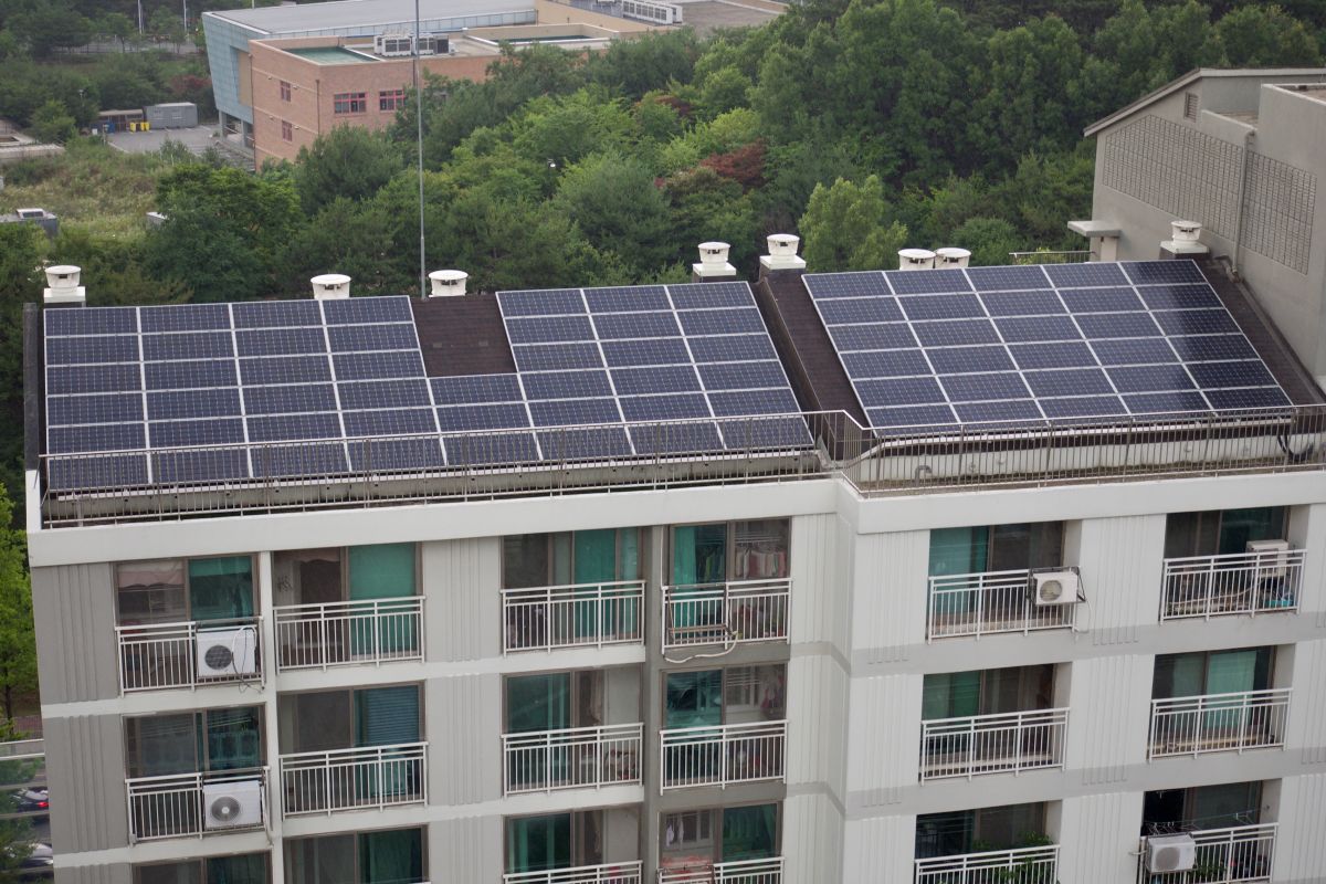 Pannelli solari sul tetto condominiale: quali permessi?