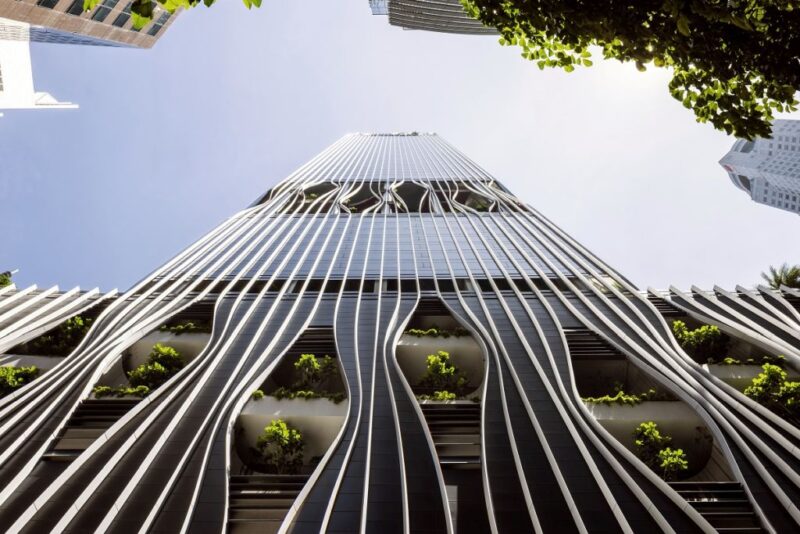 CapitaSpring: il grattacielo biofilo che punta sull’urbanistica tropicale
