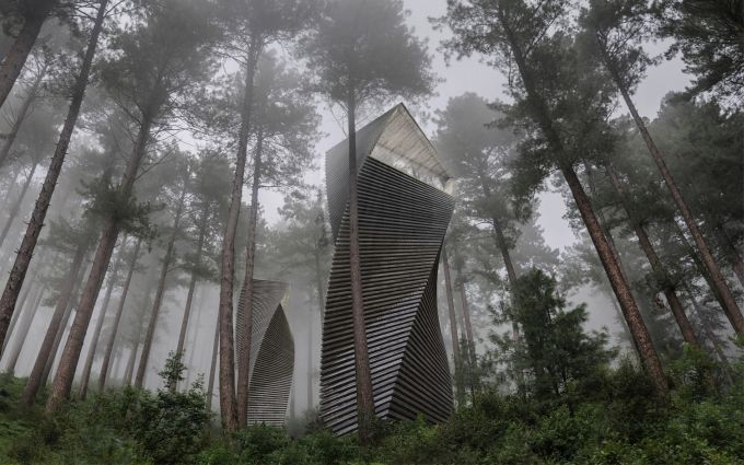 Helix House, una casa albero a spirale immersa nella natura Helix House, una casa albero a spirale immersa nella natura
