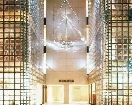 Maison Hermes a Tokyo by Renzo Piano. L'ingresso