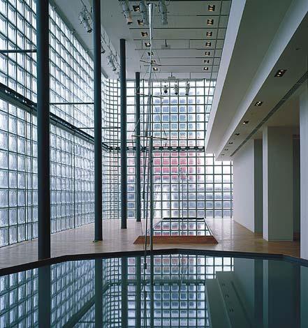 Maison Hermes a Tokyo by Renzo Piano. Gli spazi interni