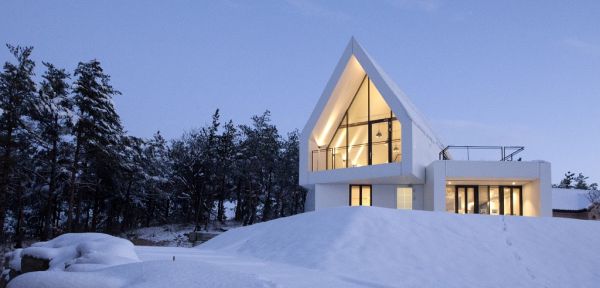 Una casa interamente rivestita HI-MACS® Alpine White