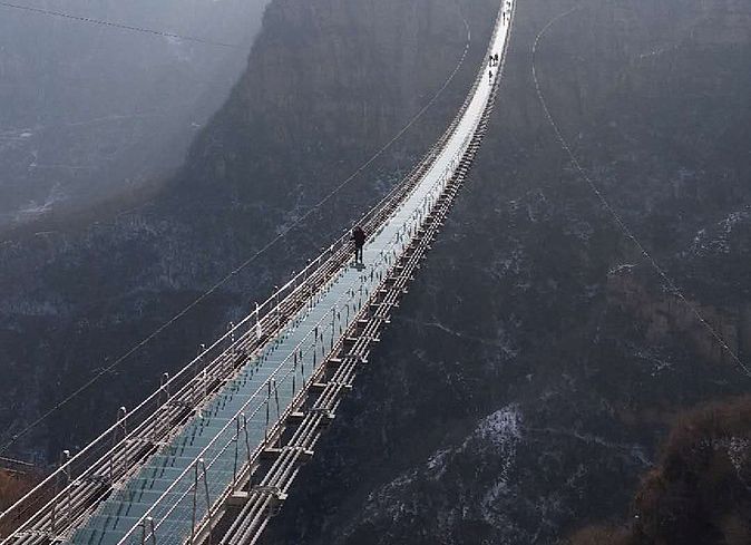 Hongyagu, il ponte di vetro più lungo del mondo