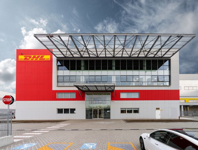 Il nuovo hub italiano di DHL Express Italy all’aeroporto di Malpensa. Ingresso uffici