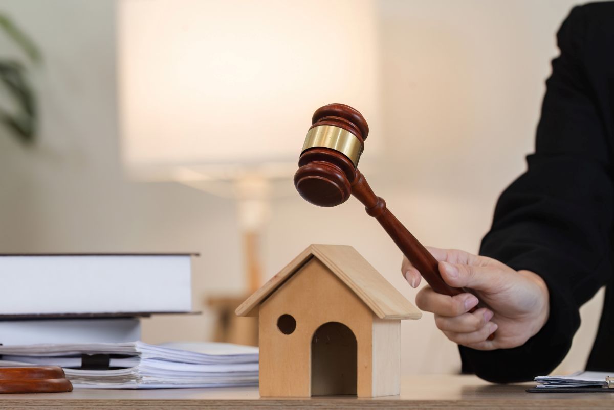 Immobile acquistato all’asta, chi paga le spese condominiali arretrate