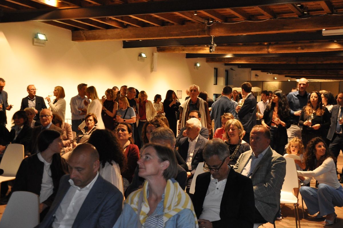 Un momento dell’aperitivo organizzato da IRCSTUDIO lo scorso 20 maggio Un momento dell’aperitivo organizzato da IRCSTUDIO lo scorso 20 maggio
