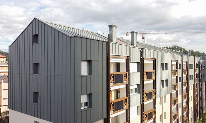 Brianza Plastica: isolamento ventilato dell'involucro in un condominio di Ascoli con rivestiemento in alluminio Brianza Plastica: isolamento ventilato dell'involucro in un condominio di Ascoli con rivestimento in alluminio