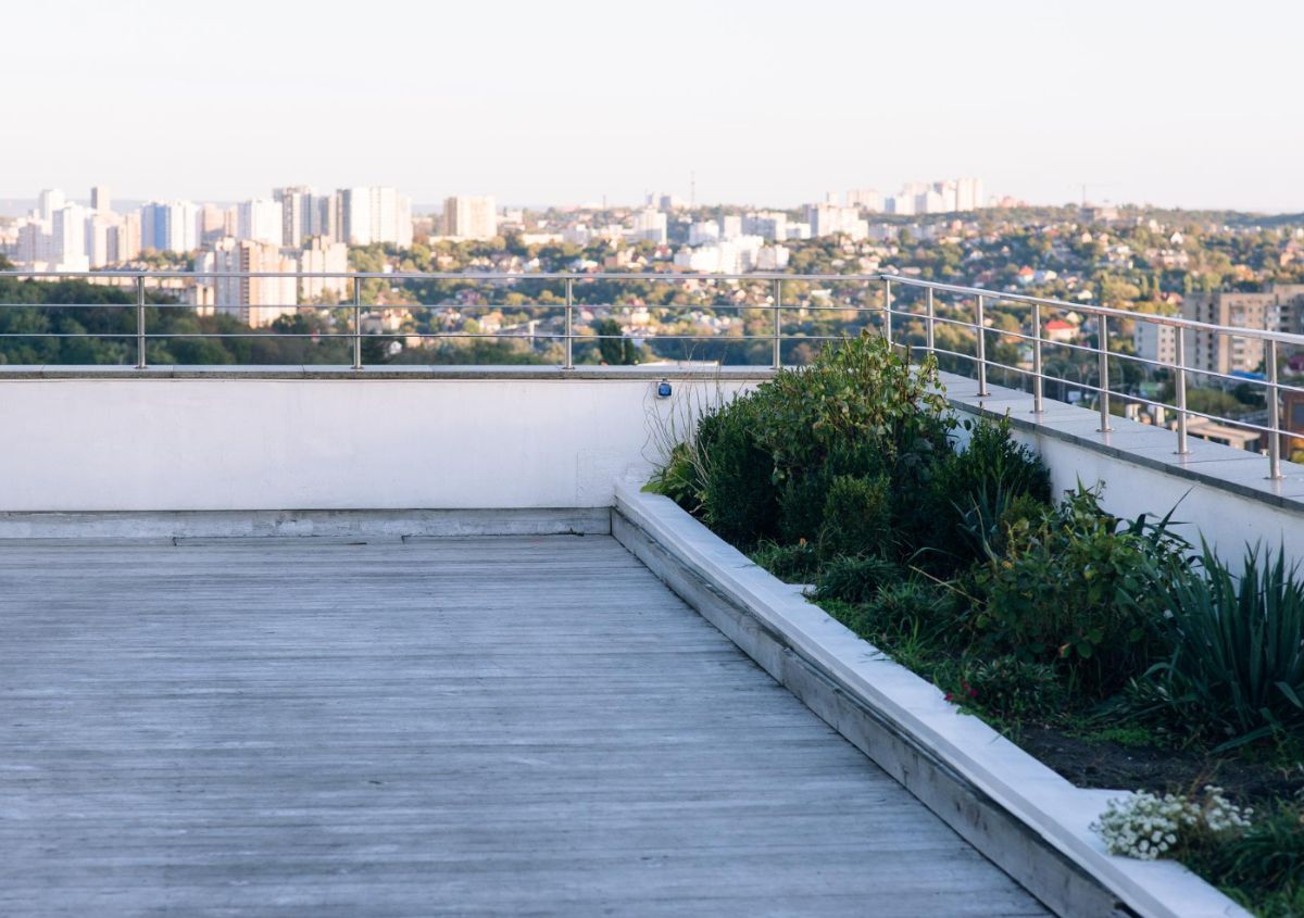 Terrazze e balconi in condominio: distinguere le tipologie di strutture e la relativa proprietà Terrazze e balconi in condominio: distinguere le tipologie di strutture e la relativa proprietà