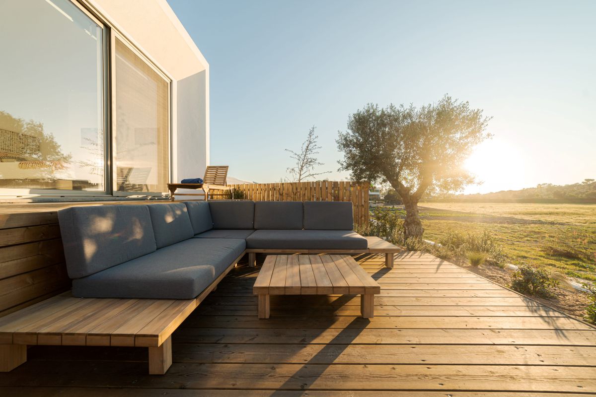 Legno naturale o WPC? Il composito outdoor a confronto Legno naturale o WPC? Il composito outdoor a confronto