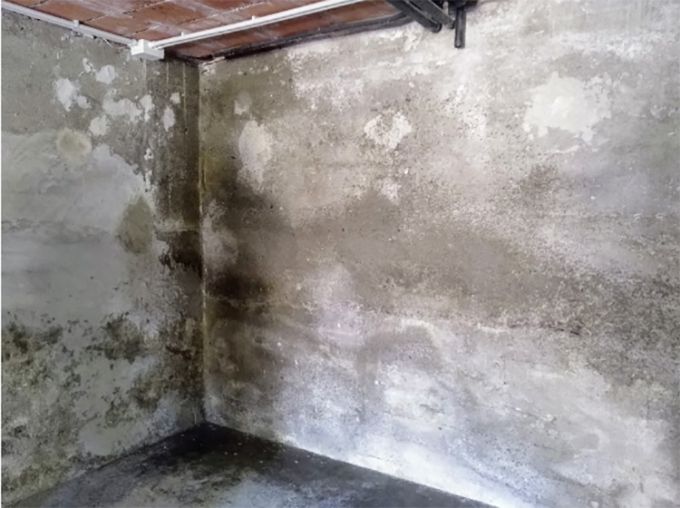 Locale interrato inutilizzato a causa dell’umidità presente sulle pareti