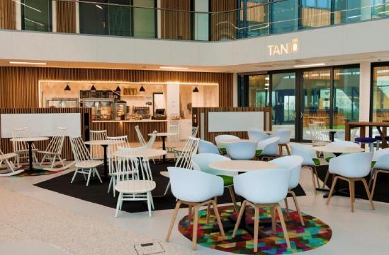 Corian® Solid Surface (colore Glacier White) per gli ambienti interni di Menai Science Park a Gaerwen, Corian® Solid Surface (colore Glacier White) per gli ambienti interni di Menai Science Park a Gaerwen,