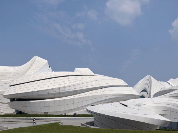 Mica - Centro artistico e culturale in Cina dalle forme organiche Mica - Centro artistico e culturale in Cina dalle forme organiche