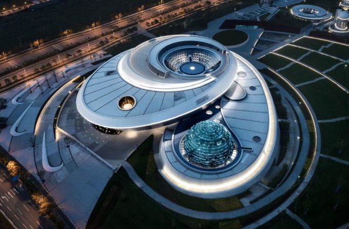 nuovo museo di astronomia di Shanghai dalle forme arrotondate