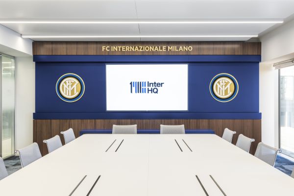 Una delle sale riunioni della nuova sede dell'Inter a Milano