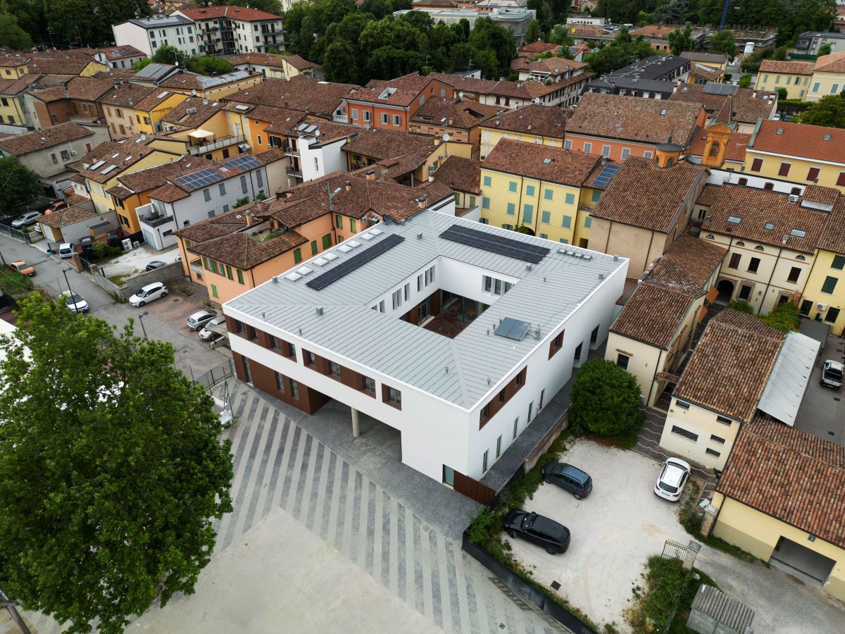 L’inserimento del nuovo centro parrocchiale della Chiesa di San Rocco a Reggiolo nel contesto urbano