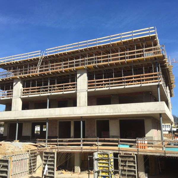 Pilastri PMV NPS di Tecnostrutture per un edificio residenziale a Graz