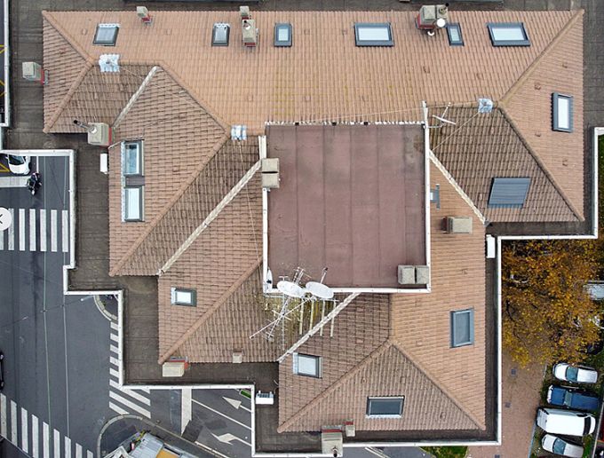 osservazione di tetto con drone