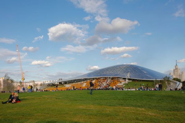 Paesaggi naturali e ambienti costruiti nello Zaryadye Park di Mosca