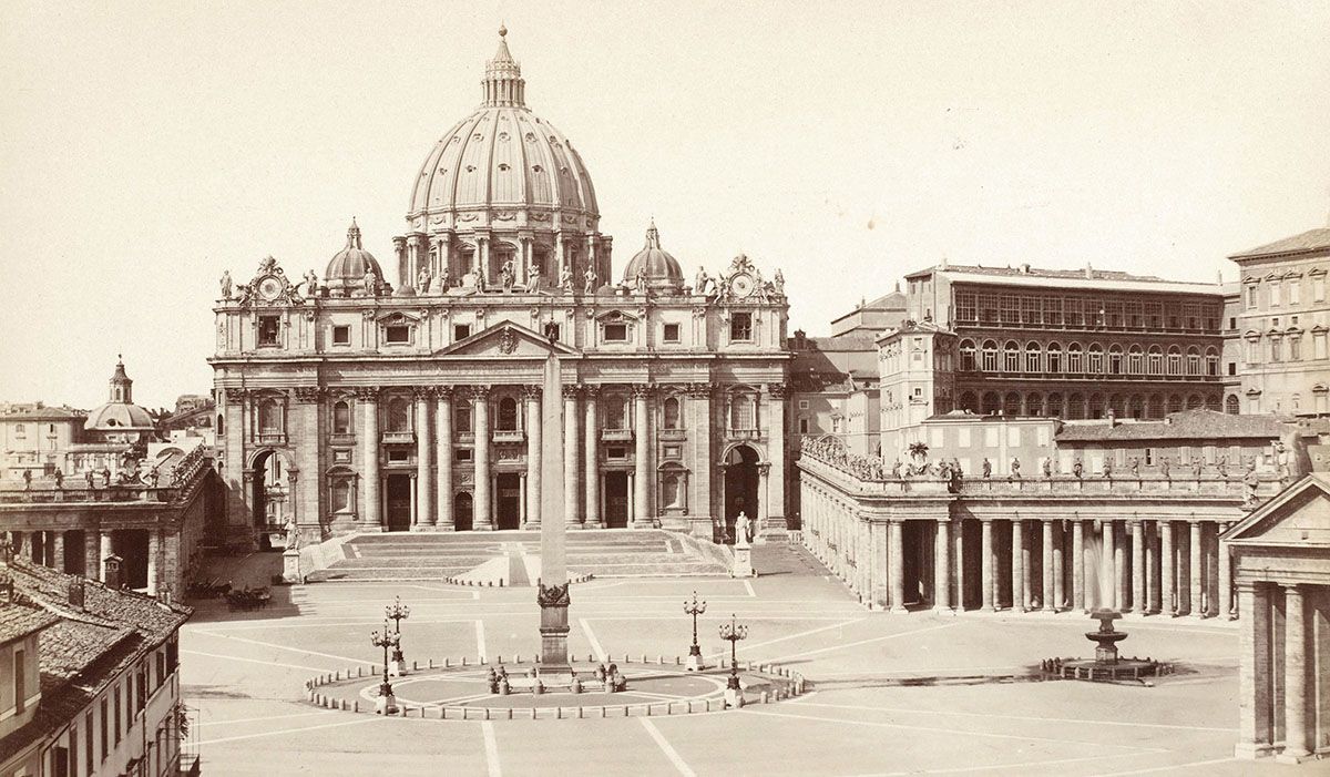 Piazza San Pietro alla fine dell'800 (foto di anonimo)