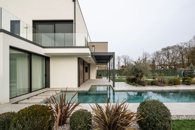 Villa Osti a Ferrara con piscina, progetto Studio Apostoli