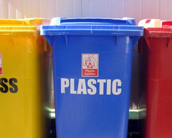 La plastica riciclata in edilizia: un vantaggio per l’ambiente e per l’economia