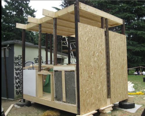 Modulo edilizio STONE autocostruito con materiali di recupero