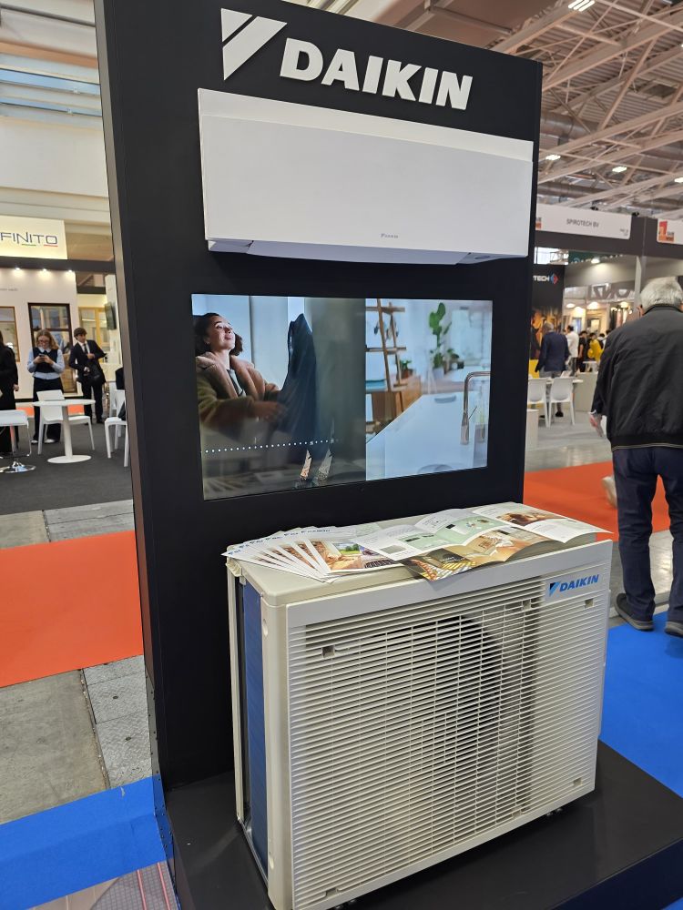 «Spegniamo la caldaia e accendiamo il climatizzatore anche in inverno»: Andrea Grassi di Daikin al SAIE 2026 «Spegniamo la caldaia e accendiamo il climatizzatore anche in inverno»: Andrea Grassi di Daikin al SAIE 2026