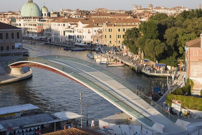 Dal vetro alla pietra per il Ponte Calatrava a Venezia