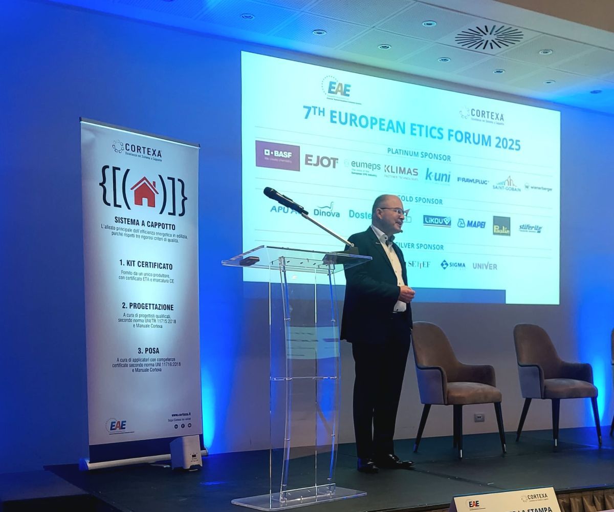 Un momento dell'intervento di Ralf Pasker all'ETICS Forum 2025 di Milano