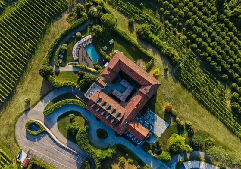 Relais Villa d’Amelia, il recupero di una corte storica nel cuore dell’Alta Langa