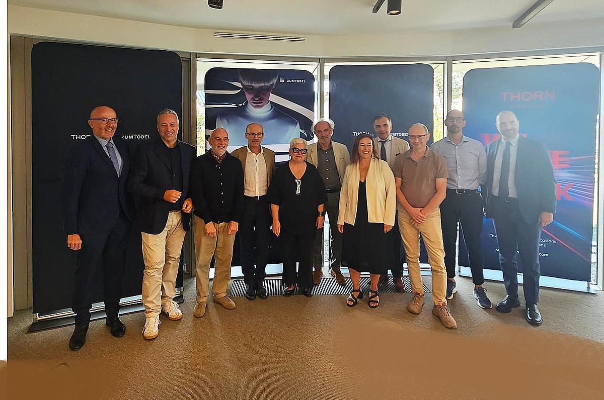 I relatori del convegno “Edifici umano-centrici”, organizzato da Prospecta Formazione a Milano a settembre 2026, nella sede di Zumtobel. I relatori del convegno “Edifici umano-centrici”, organizzato da Prospecta Formazione a Milano a settembre 2026, nella sede di Zumtobel.