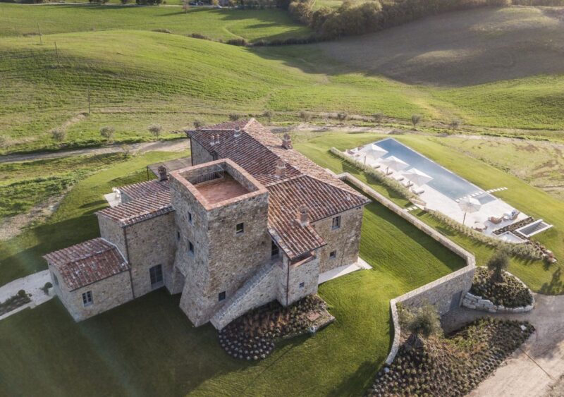 Oltre il restauro cosmetico: la rigenerazione tecnica dell’architettura rurale italiana
