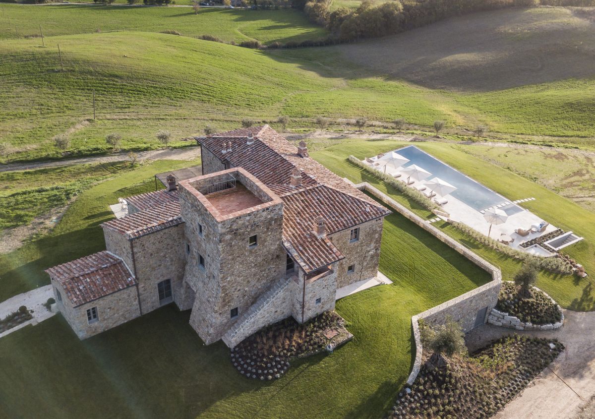 Oltre il restauro cosmetico: la rigenerazione tecnica dell’architettura rurale italiana