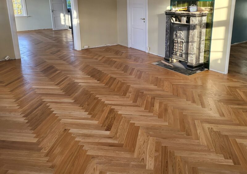 Riparazione del parquet: come intervenire correttamente sui pavimenti in legno di alta qualità