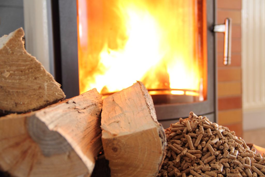 Stufa a legna o pellet, il riscaldamento ecologico