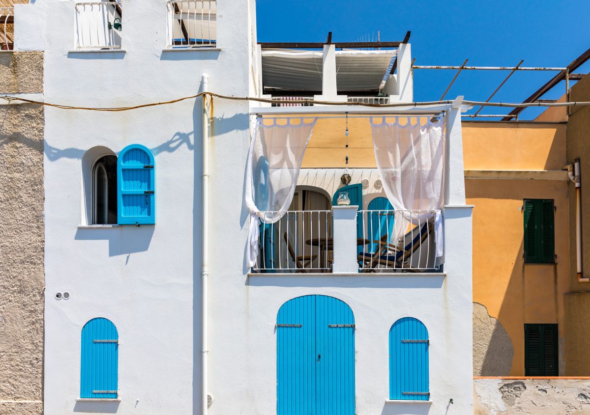 Soluzioni tradizionali della casa mediterranea per difendersi dal caldo