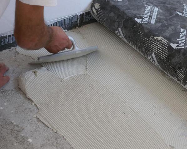 IsolTile di Isolmant, non solo isolante acustico, ma sistema completo e versatile per la posa delle piastrelle sottopavimento