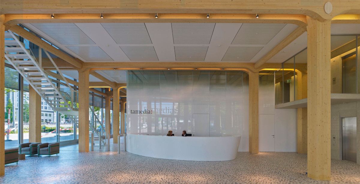 L'atrio d'ingresso principale del nuovo Tamedia Office a Zurigo