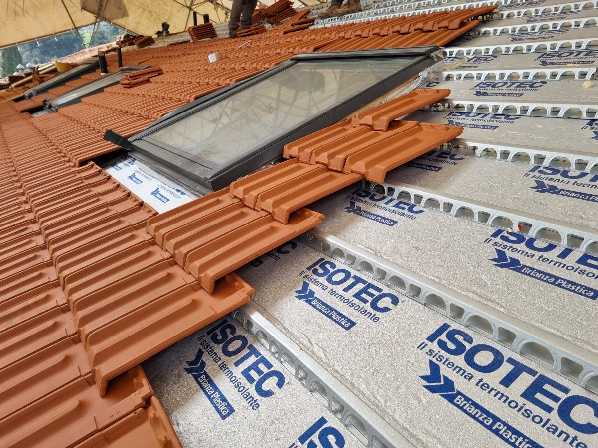 Isotec XL di Brianza Plastica è un sistema di isolamento termico in poliuretano espanso rigido autoestinguente ad elevate prestazioni Isotec XL di Brianza Plastica è un sistema di isolamento termico in poliuretano espanso rigido autoestinguente ad elevate prestazioni
