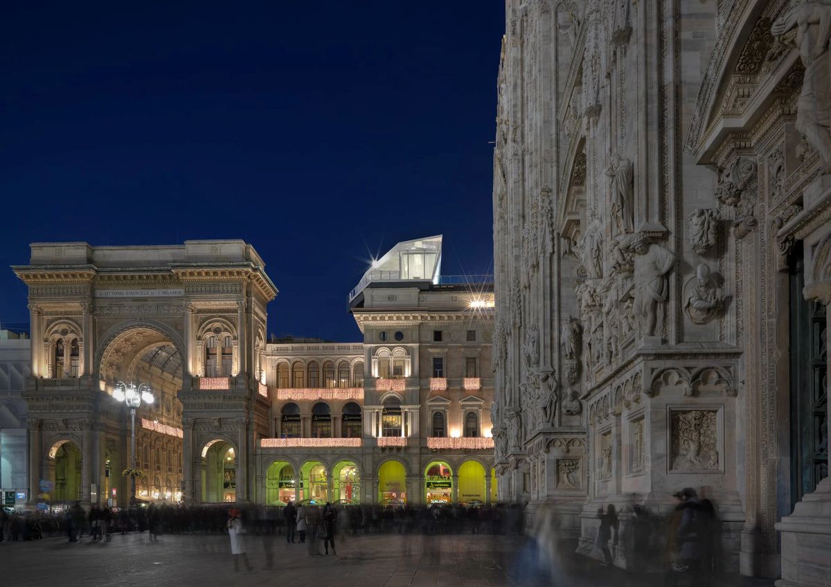 The Cube, il piccolo padiglione-ristorante itinerante realizzato per Electrolux. Qui in Piazza del Duomo a Milano The Cube, il piccolo padiglione-ristorante itinerante realizzato per Electrolux. Qui in Piazza del Duomo a Milano