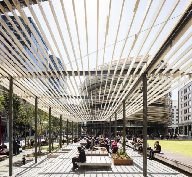 The Darling Exchange by Kengo Kuma: la più grande facciata curva in legno d’Australia